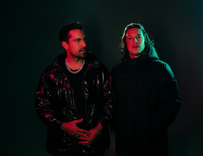 Chemical Surf na Praia do Rosa: 2ª edição da residência do duo tem line-up completo revelado e lançamento acontece nesta sexta, no Maram Beach Garden