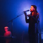 Dub, mescla de ritmos, eletrônica hipnótica, cacau, meditação: Alex Serra estreia no Brasil com turnê em três cidades que vai além da música