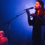 Dub, mescla de ritmos, eletrônica hipnótica, cacau, meditação: Alex Serra estreia no Brasil com turnê em três cidades que vai além da música