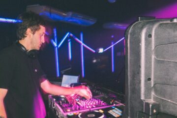 ‘’É bem difícil se organizar no centro caótico da nossa cidade’’. Caio Muratore transporta o caos de São Paulo para o álbum ‘’Buraco’’