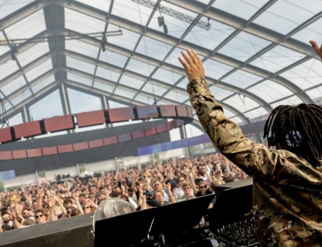 Da pista ao estúdio: Curol fala sobre sua estreia no DGTL Amsterdam, próximos shows na América Latina e sua conexão crescente com a plataforma DGTL