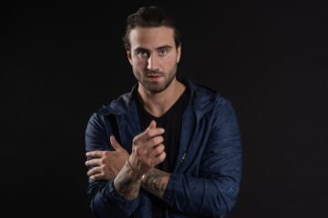 Com suporte de Vintage, Adriatique, Joris Voorn e Armin, Greggio estreia na ERRORR e amplia projeção na música eletrônica global
