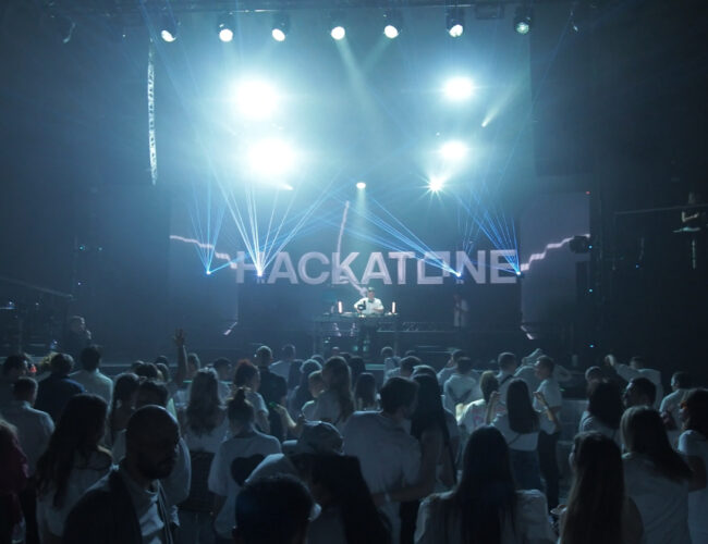 Review: Hackatone e Jaki Nelson exploram cultura digital e clubber em “Models”