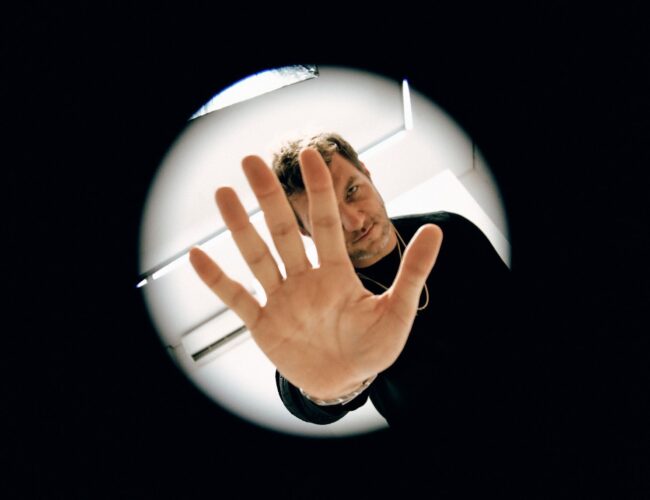 Davis emplaca novo single pela poderosa label alemã Permanent Vacation; ouça “The Radiance”