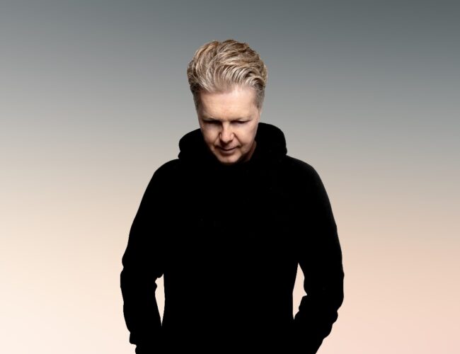 Moving traz a lenda britânica John Digweed ao D-EDGE nesta quinta-feira, em dia que marca a estreia de IAELL