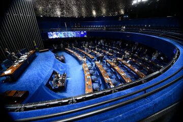 Senado aprova PL que regula inteligência artificial no Brasil, incluindo proteção aos direitos autorais