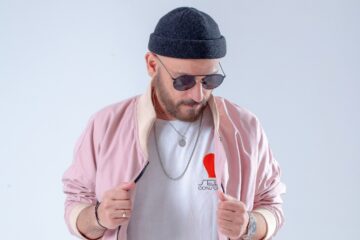 Sharam Jey volta a colaborar com talento mexicano em nova pedrada retrofuturista