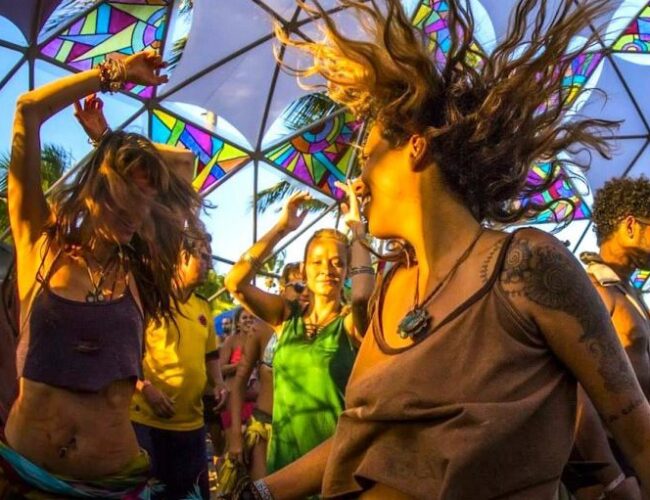 9 passos de dança da música eletrônica para você debochar nas festas