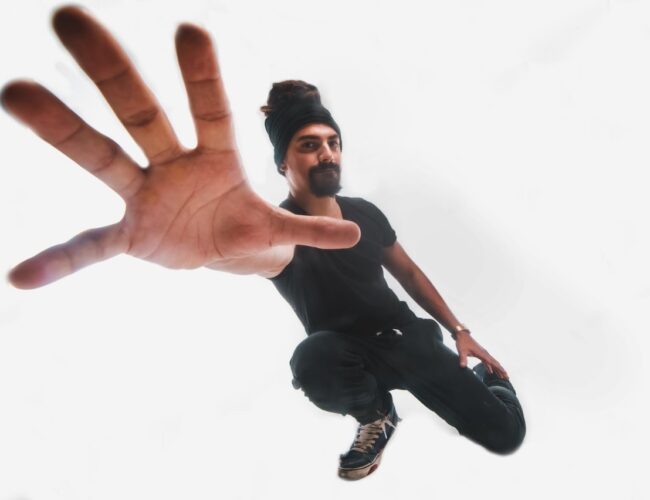 DJ Glen lança “Close Your Eyes”, marcando o retorno de sua gravadora Discotech após sete anos