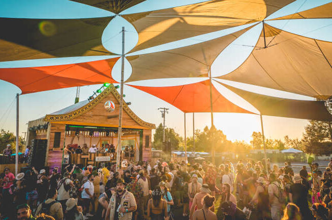 Relembre a história da imponente Dirtybird Records, que recebe Glen e Cour T para mais uma edição do festival Campout na Califórnia 