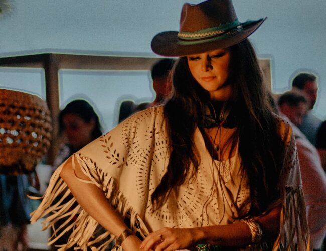 Do Egito ao Muriqui Festival: a essência orgânica na jornada musical da brasileira Giovanna Zattar