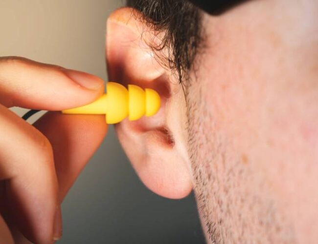 HM pesquisa: Maioria diz ter preocupação com a saúde auditiva, mas não usam protetores auriculares