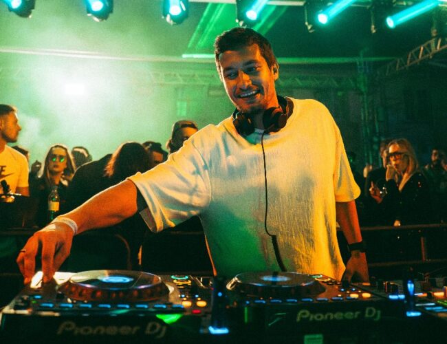 Mezomo comenta evolução sonora, lançamento com Curol e suas próximas travessias: ”A essência do meu som se mantém com musicalidade e alma”