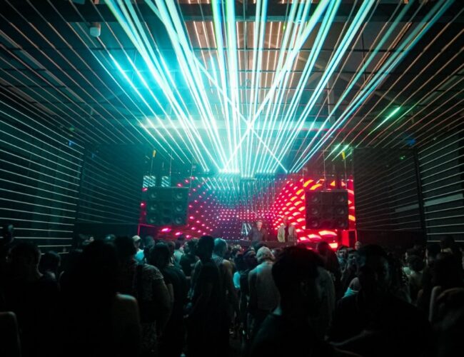 Wobble, Just Groove, SHOUT, DOGMA e DJs como Emanuel Satie, YOUniverse e Kiko Franco: a programação de outubro do D-EDGE Rio