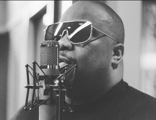 Lenda do house Ron Caroll ganha seu primeiro lançamento póstumo em ‘’Turn It Up’’, collab com DJ MAX