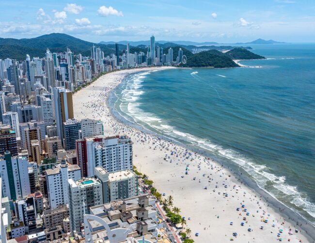 Guia SC: Como montar sua rota clubber com O Casal do Front