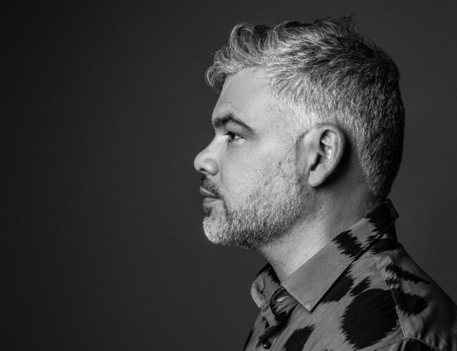 “Tempo”: Leo Janeiro transforma 30 anos de pista em álbum maduro e vibrante