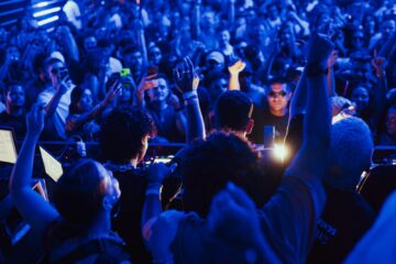 Inclusão radical, celebração coletiva e curadoria classe A: confira as datas do Carnaval no D-EDGE Rio