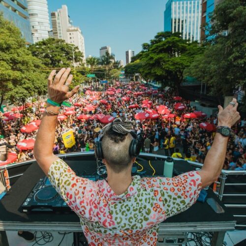 Às vésperas da 8ª edição do Bloco Dre Tarde, Dre Guazzelli reflete sobre a trajetória do projeto no Carnaval de São Paulo