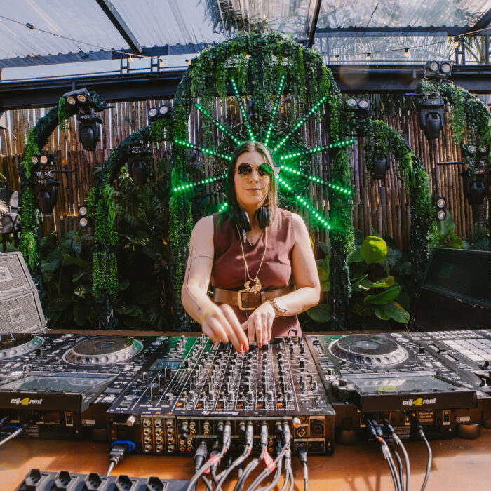 Jamila consolida trajetória entre arte, gestão e impacto cultural na música eletrônica brasileira