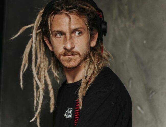 Pela Areiia Records, Afterclapp entrega tech/funky house com influências afro em “Funky Pills”