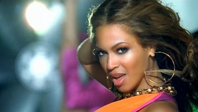 Geração Z é a que mais sente nostalgia por épocas que nunca viveu, e videoclipes ajudam a explicar esse fenômeno, aponta estudo da Vevo